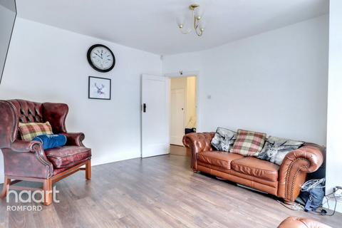 4 bedroom semi-detached house for sale, Havering Road, Romford, RM1 4HR