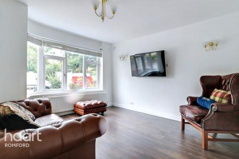 4 bedroom semi-detached house for sale, Havering Road, Romford, RM1 4HR