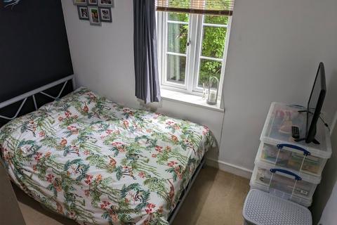 undefined, Warner Close, Basingstoke, Hampshire