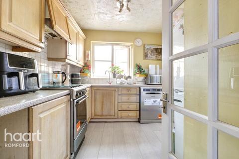 undefined, Campion Close, Romford, RM7 0WX