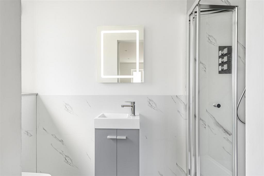 Luxury Downstairs En-Suite