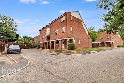 54 Brackley Crescent, Basildon, SS13 1RA