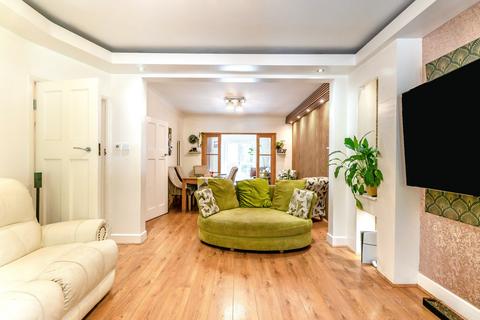 undefined, Woodlands Road, Isleworth TW7