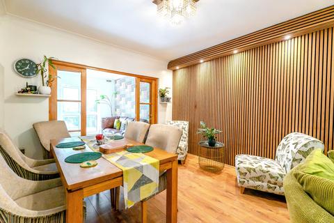 undefined, Woodlands Road, Isleworth TW7