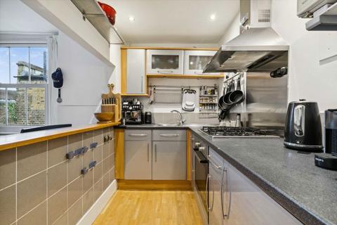 3 bedroom flat for sale, Venn Street, London SW4