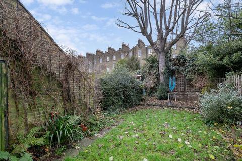 3 bedroom flat for sale, Venn Street, London SW4