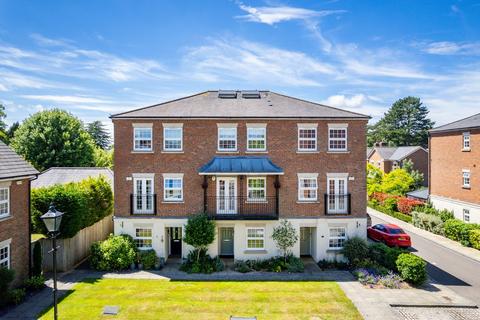 4 bedroom terraced house for sale, Tower Place, Warlingham, CR6
