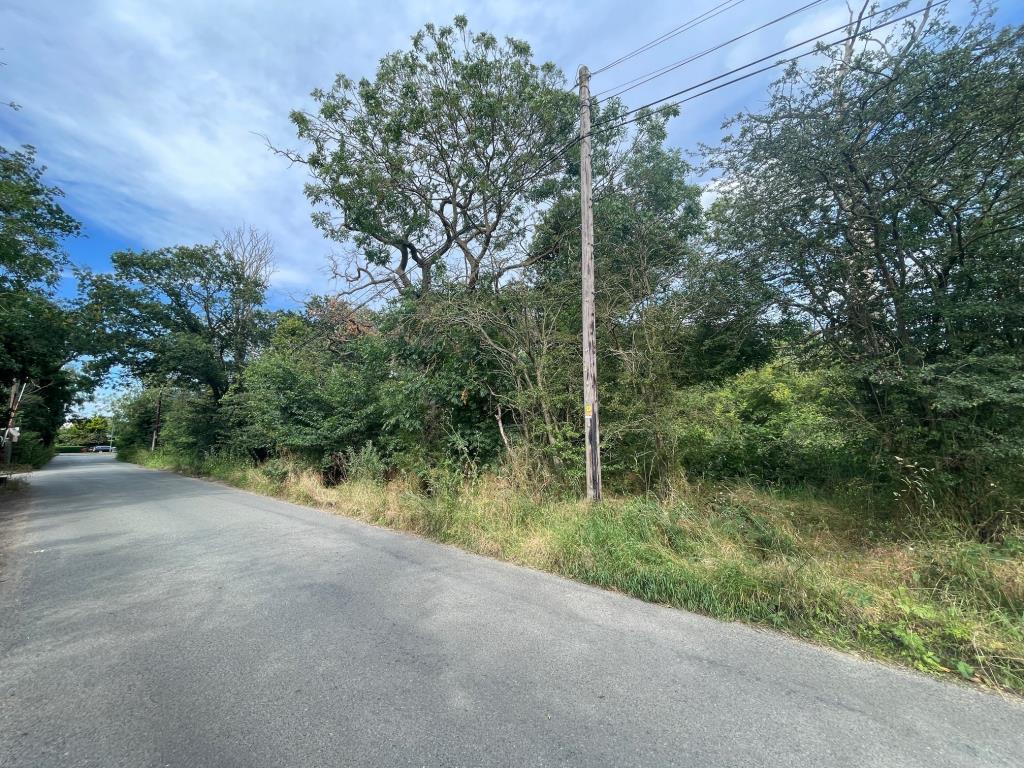 View of the road frontage looking up Crabbs Hill t