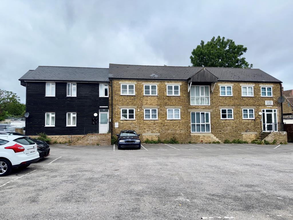 Detached block of flats