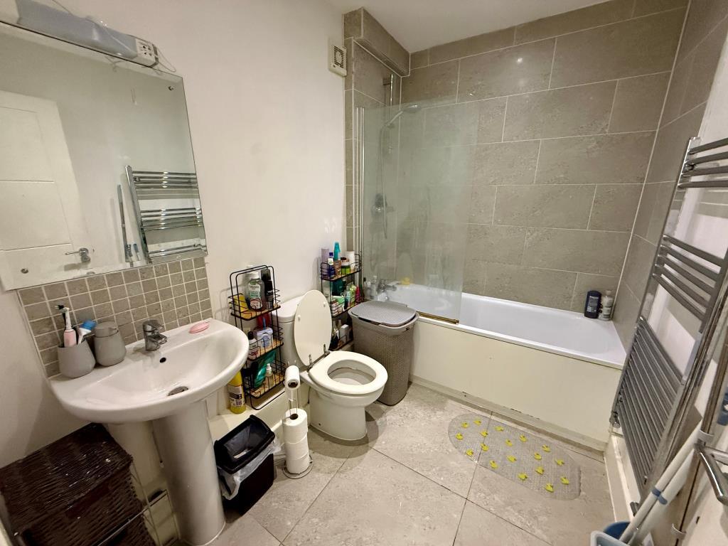 Flat two bathroom with W.C.