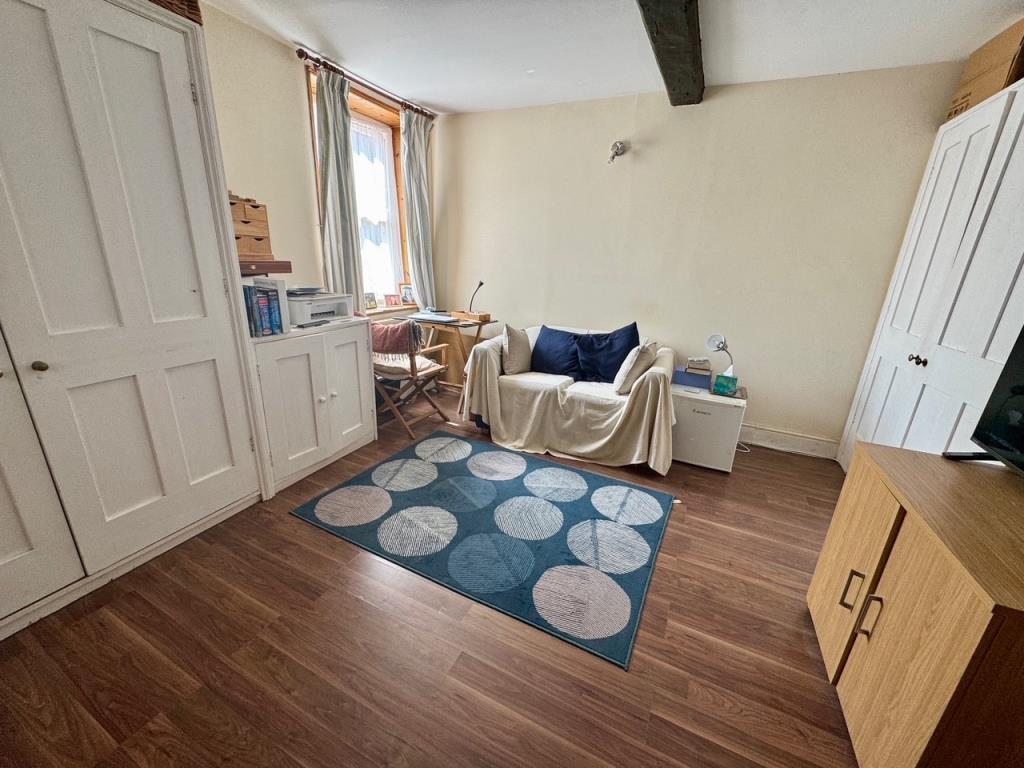 Flat 12a - bed-living room