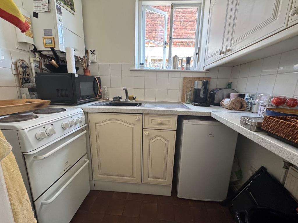 Flat 12a - kitchen