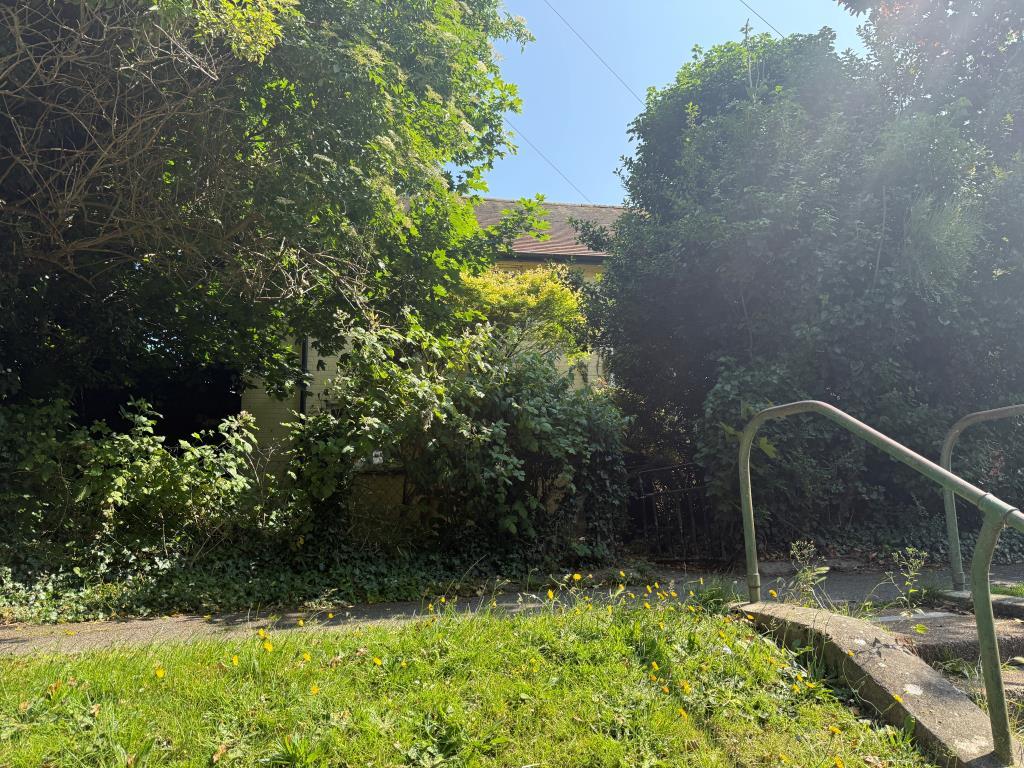 House in need of Refurbishment from road