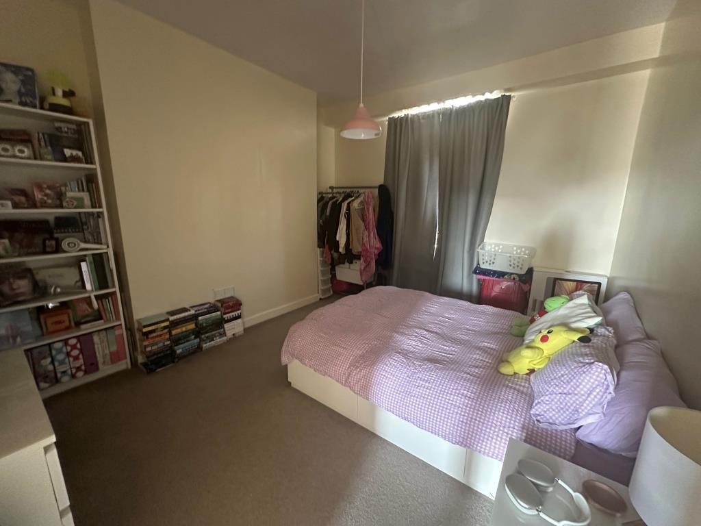 Middle flat bedroom