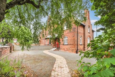 4 bedroom semi-detached house for sale, Park Road North, Newton-Le-Willows, WA12