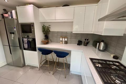 7 Brackenfield Square, Northampton, NN3 5AS