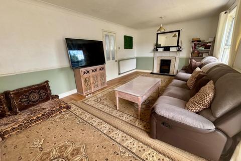 7 Brackenfield Square, Northampton, NN3 5AS