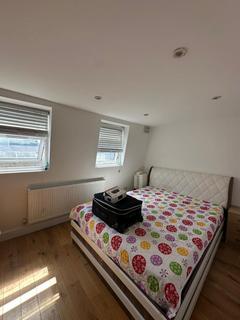 3 bedroom flat to rent, Bavaria Road - Flat C, Islington, London, N19