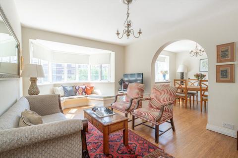 14, Buckingham House Courtlands, Richmond, TW10 5AP