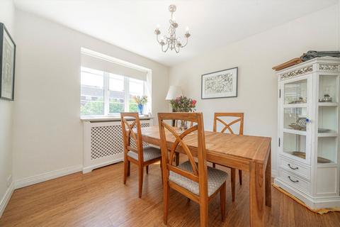14, Buckingham House Courtlands, Richmond, TW10 5AP