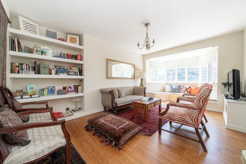 14, Buckingham House Courtlands, Richmond, TW10 5AP