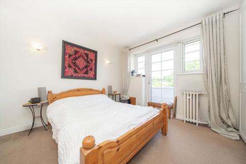 14, Buckingham House Courtlands, Richmond, TW10 5AP