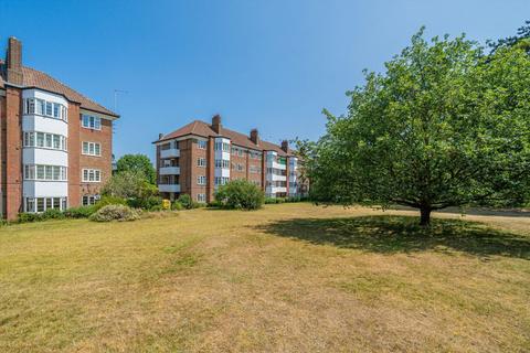 14, Buckingham House Courtlands, Richmond, TW10 5AP