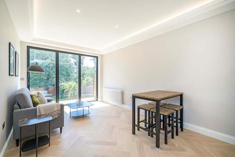 2 bedroom flat for sale, Lynton Road, London W3