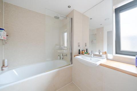1 bedroom flat for sale, Eythorne Road, London, SW9