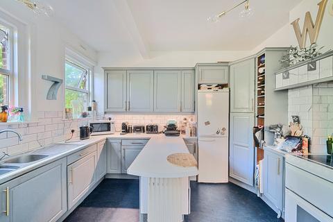 undefined, Thornbury Avenue, Shirley, Southampton, Hampshire, SO15