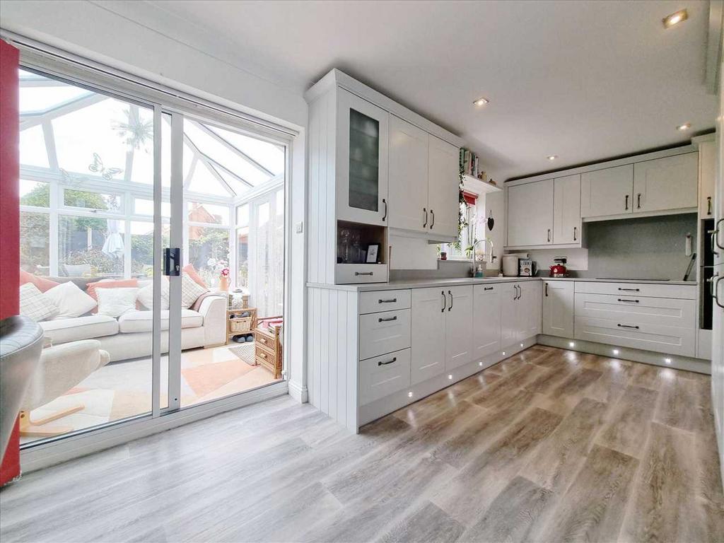 Dining Kitchen: