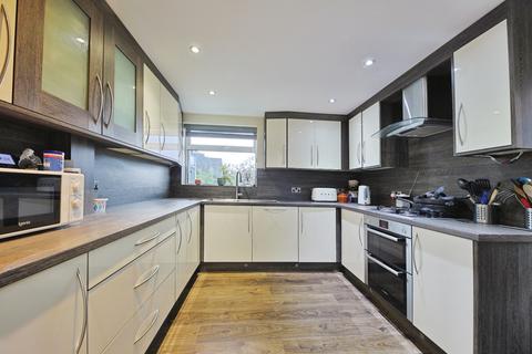 4 bedroom semi-detached house for sale, Derrymore Road, Willerby, Hull, HU10 6ES