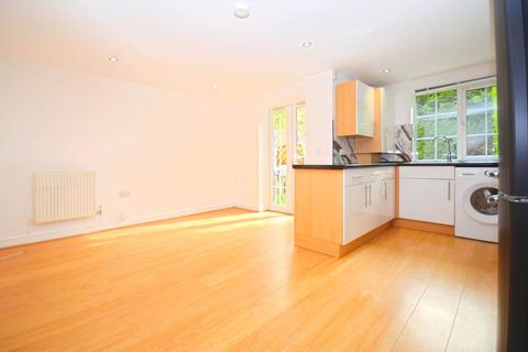 3 bedroom flat for sale, Waterside, Chesham