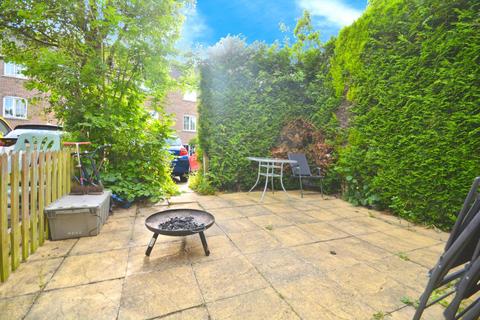 3 bedroom flat for sale, Waterside, Chesham