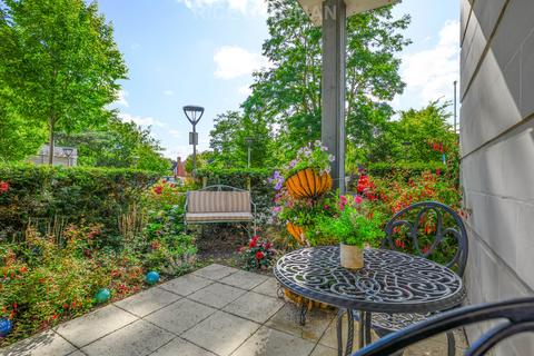 1 bedroom retirement property for sale, Oatlands Drive, Weybridge KT13