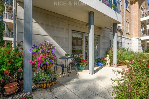 1 bedroom retirement property for sale, Oatlands Drive, Weybridge KT13
