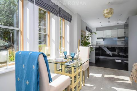 1 bedroom retirement property for sale, Oatlands Drive, Weybridge KT13