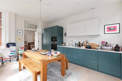 3 bedroom flat for sale, Caley House, 74 Leopold Road, SW19
