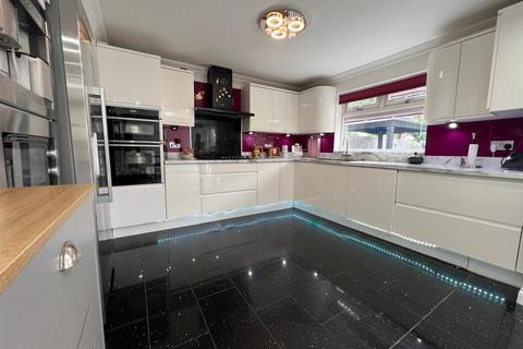 5 bedroom house for sale, Rockingham Avenue, Hornchurch