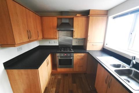 2 bedroom flat to rent, Reed Close, Farnworth