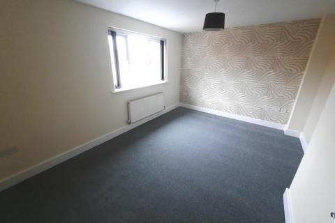 2 bedroom flat to rent, Reed Close, Farnworth