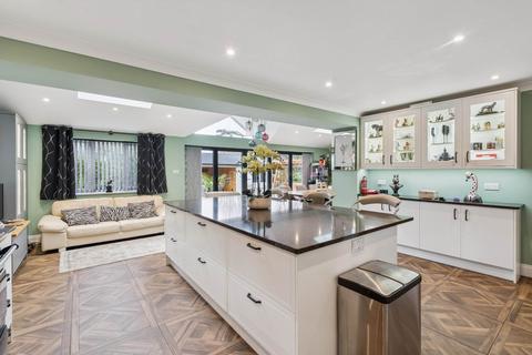 5 bedroom detached house for sale, Buckland