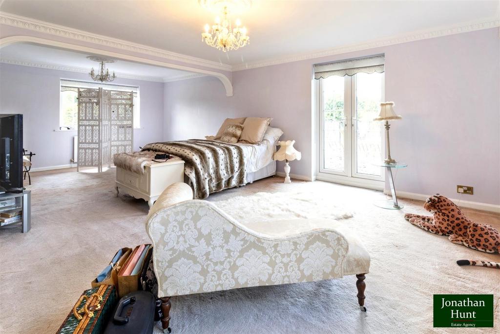 Principal bedroom