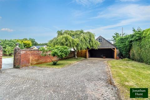 4 bedroom detached house for sale, Whitebarns, Buntingford SG9