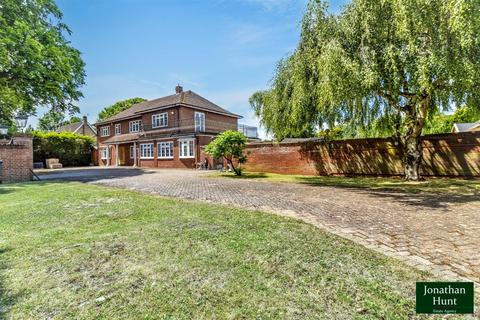 4 bedroom detached house for sale, Whitebarns, Buntingford SG9