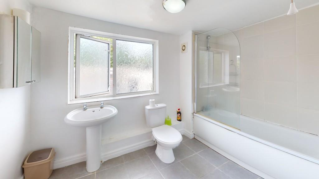 1454b-London-Road-Bathroom