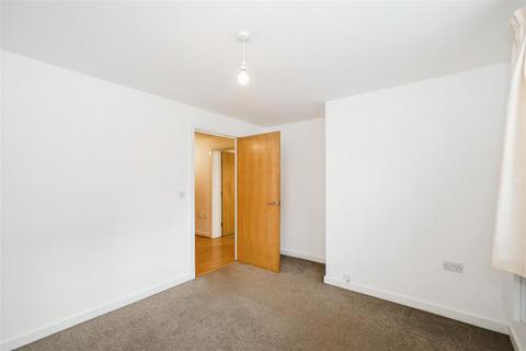 22 Alveston Square, London, E18 1AQ
