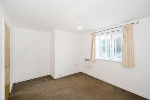 22 Alveston Square, London, E18 1AQ
