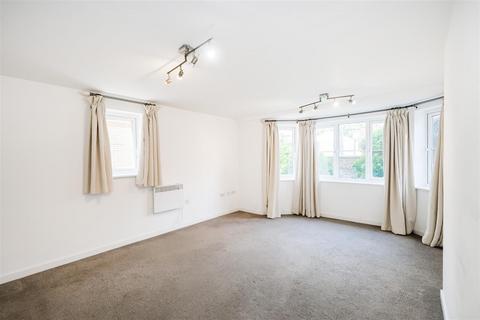 22 Alveston Square, London, E18 1AQ