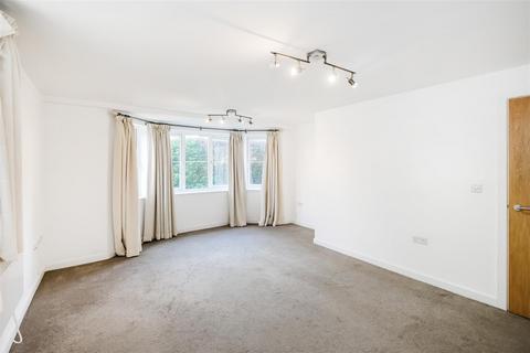 22 Alveston Square, London, E18 1AQ